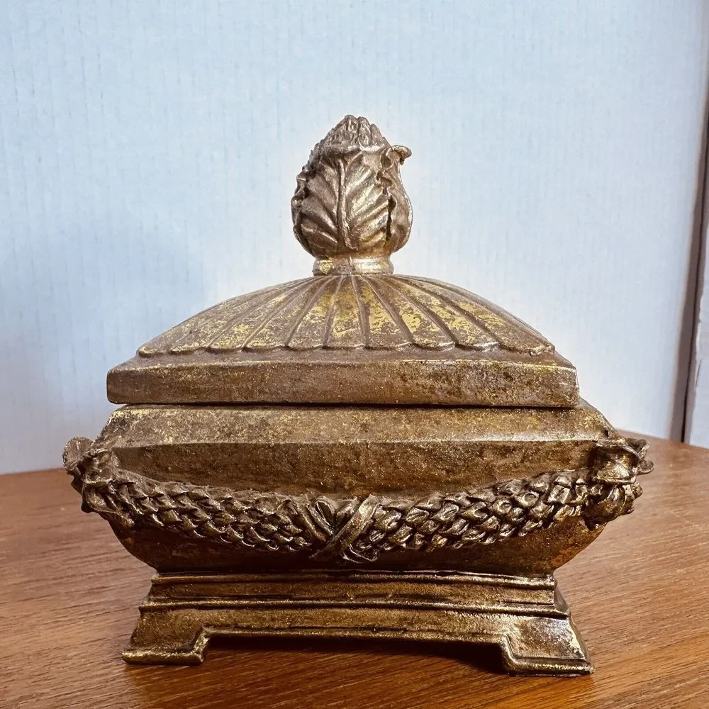 Heavy Resin Trinket or‎ Jewelry Dish with Lid, Gold Colored Resin 5